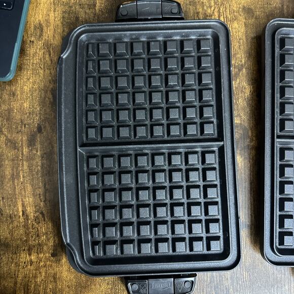 George Foreman Evolve Waffle Plates TSK-2610 Grille Match Pair - Picture 2 of 5